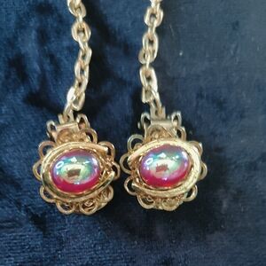 Vintage Scarf Sweater Clip Carnival Glass in Gold-Tone Horseshoes & Chain